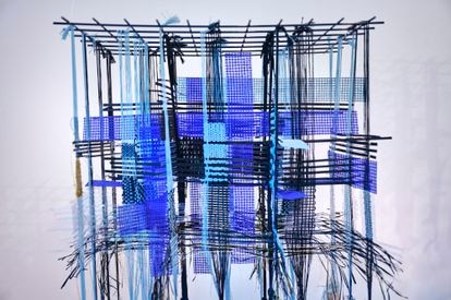 La hilandera del cosmos 3 Obra de la diseñadora Hella Jongerius que forma parte de la exposición Kosmos weben (Tejiendo el cosmos), abierta en Berlín hasta el 15 de agosto.