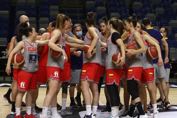 Mondelo: “Pocas veces puedes resarcirte de un golpe duro y ahora podemos” 2 La selección femenina, durante un entrenamiento de este verano.