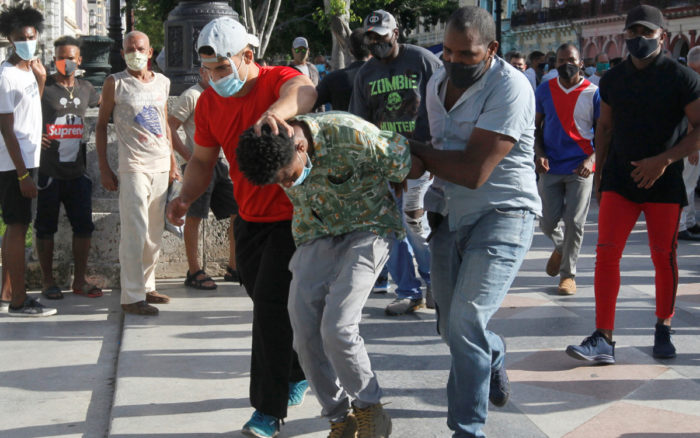 Estados Unidos impone sanciones a la policía cubana tras la represión de protestas 1 Amnistía Internacional destaca ‘histórica’ jornada de movilización en Cuba y condena la represión