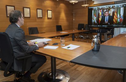 La pugna por los fondos europeos centrará la conferencia de presidentes 2 El presidente de la Xunta, Alberto Núñez Feijóo, durante la Conferencia de Presidentes, en Santiago de Compostela en octubre de 2020.