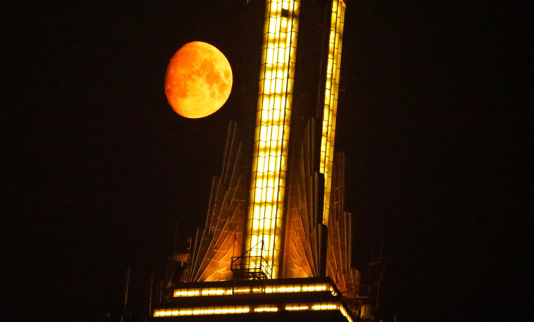 Los incendios forestales de Estados Unidos tiñen de naranja la luna llena 1 Photo of Neto
