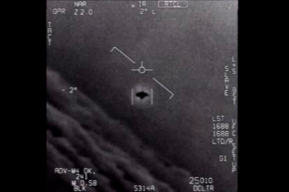 Ovnis: ya están aquí (de nuevo) 2 Captura de uno de los vídeos hechos públicos por el Pentágono el 27 de abril de 2020 en el que se pueden ver “fenómenos aéreos no identificados”.