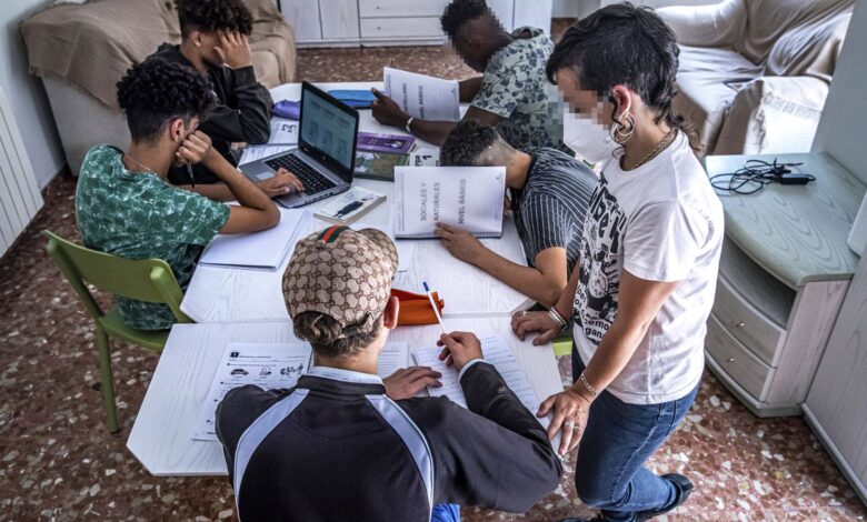 El Gobierno aplaza el plan para facilitar papeles a menores migrantes 1 1628356808 El Gobierno aplaza el plan para facilitar papeles a menores