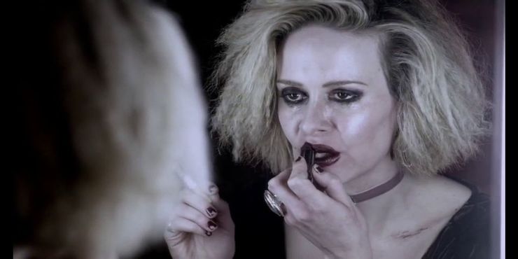 American Horror Story: Hotel - 10 personajes, clasificados por valentía 4 1630423319 58 American Horror Story Hotel 10 personajes clasificados por valentia.5