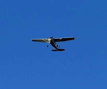 Imagen de una avioneta en un lugar y fecha sin determinar.