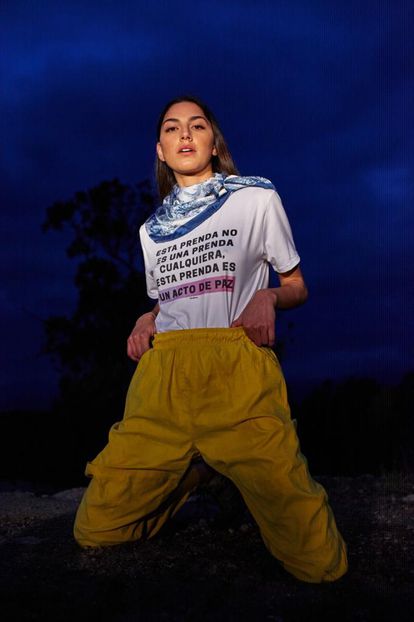 Exguerrilleros de las FARC llegan a la vitrina de la moda en Colombia 3 Una de las prendas de Manifiesta Colombia.