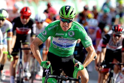 La tercera de Jakobsen cuando la Vuelta a España huele a Lagos 2 Jakobsen se hace increíble Hulk para celebrar su tercera victoria en la Vuelta.