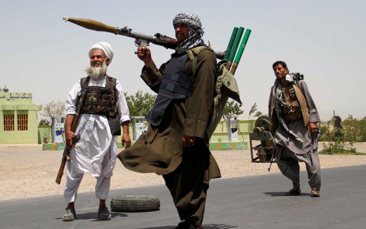 Afganistán pide a la comunidad internacional medidas serias ante ‘brutal’ ofensiva talibán 2 Talibanes controlan casi dos tercios del territorio de Afganistan advierte