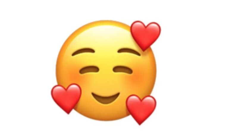¿qué significa el emoji de la carita rodeada de corazones? 1 ¿que significa el emoji de la carita rodeada de corazones