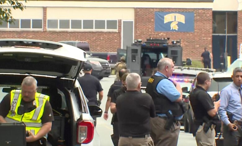 Muere un estudiante tras balacera en escuela de Carolina del Norte – Telemundo 52 1 1630592847 Muere un estudiante tras balacera en escuela de Carolina del