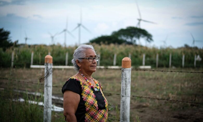 Ná Lupita, mujer de las nubes frente a las eólicas 1 1631795681 Na Lupita mujer de las nubes frente a las eolicas
