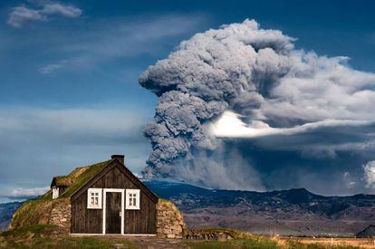 Los volcanes que cambiaron la historia de la humanidad: Krakatoa, Santorini, Eyjafjallajökull, Vesubio… 4 Erupción del volcán Eyjafjallajökull, en Islandia, en 2020.