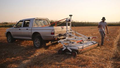 Cómo descubrir ciudades engullidas por la tierra sin excavar un gramo de arena 2 El georradar de la Unidad de Geodetección de la UCA en 2017, cuando descubrieron el puerto púnico de la ciudad fenicia de Doña Blanca.