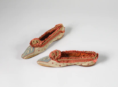 Cómo la fingida naturalidad de Josefina Bonaparte cambió la historia del traje 4 Zapatos de la exposición de la Fundación de Napoleón Bonaparte.