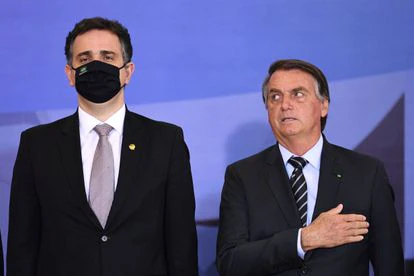 El presidente de Brasil, Jair Bolsonaro, y el presidente del Senado, Rodrigo Pacheco, en el Palacio de Planalto, el 14 de septiembre.