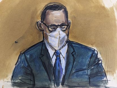Un hito racial para el MeToo: las activistas negras que acabaron con décadas de impunidad de la estrella del ‘soul’ R. Kelly 5 Dibujo del cantante mientras escuchaba el veredicto de culpabilidad el lunes pasado.