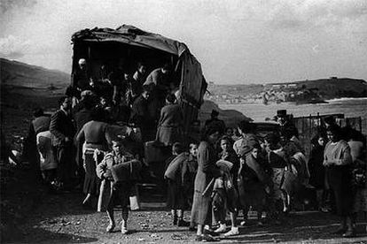 Hojas secas 2 Éxodo de refugiados republicanos españoles en Port Vendres, en el sur de Francia, en el invierno de 1939.