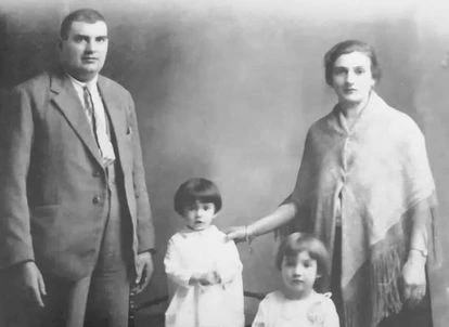 “Querido abuelo: pude rescatarte. Ahora descansas con tu esposa” 2 Retrato de la familia Alomar, represaliada por el franquismo.