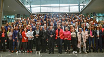 Un Bundestag mastodontico ya tiene 735 diputados y no deja