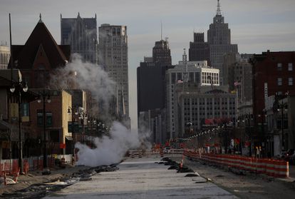 Una bancarrota y una pandemia después, Detroit vuelve a renacer 3 Las obras en Woodward Avenue de un nuevo tren de cercanías que pretende atraer a visitantes.