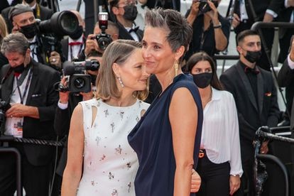 Jodie Foster, el milagro de la actriz que gusta a todos 5 Jodie Foster y su esposa, Alexandra Hedison, en el Festival de Cannes el pasado 6 de julio.
