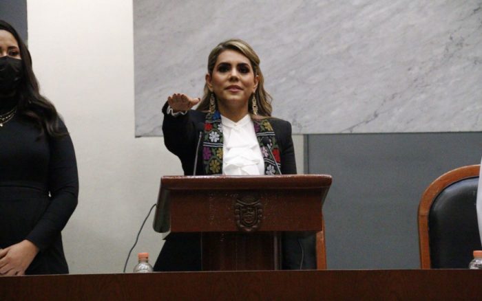 Evelyn Salgado rinde protesta como gobernadora de Guerrero; hace un llamado a la reconciliación 1 1634343938 Evelyn Salgado rinde protesta como gobernadora de Guerrero hace un