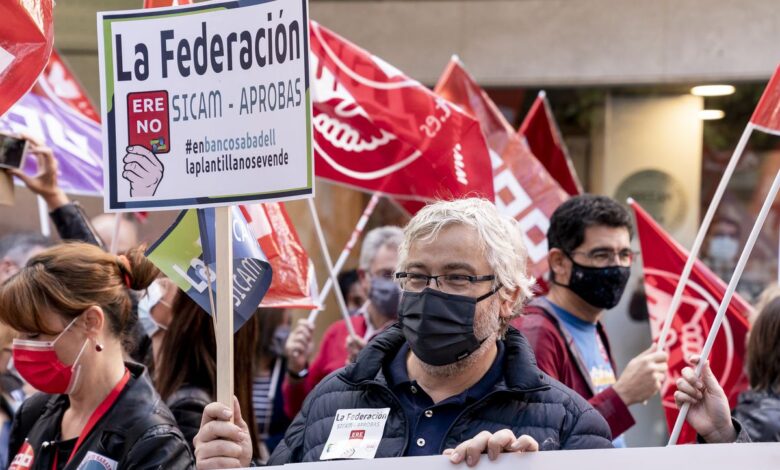 El Banco Sabadell y los sindicatos alcanzan un preacuerdo que reduce los despidos en un 28% 1 1634366876 El Banco Sabadell y los sindicatos alcanzan un preacuerdo que