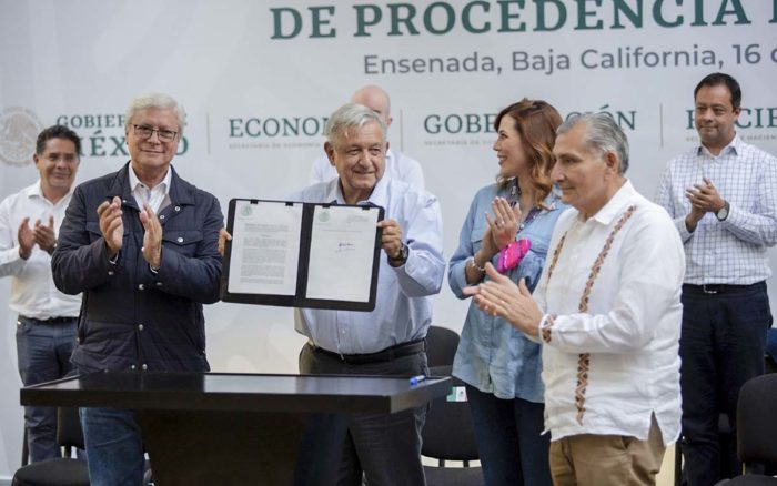 AMLO firma decreto de regularización de ‘autos chocolate’; programa iniciará en frontera con EU 1 1634466774 AMLO firma decreto de regularizacion de ‘autos chocolate programa iniciara