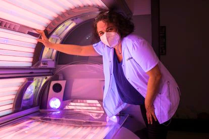 La crisis energética asfixia al tejido empresarial español en plena recuperación 5 Laura Viu, propietaria del centro de estética y bronceado + que Sol en Granollers (Barcelona).