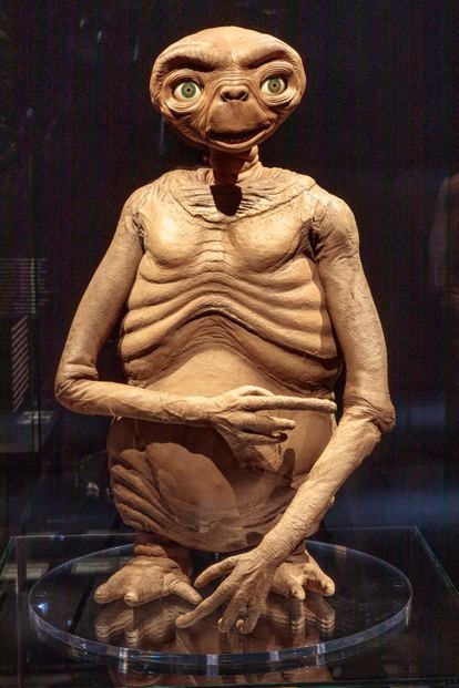 Hollywood muestra su nuevo rostro en el Museo de la Academia 3 El muñeco de 'E. T. El extraterrestre', en una vitrina del museo.