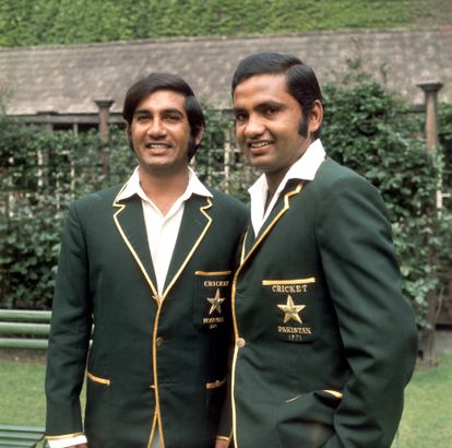 El críquet, ese deporte exótico que se infiltró en la política y reina en la moda 8 Los jugadores de críquet Sadiq Mohammad y Mushtaq Mohammad, de la selección de Pakistán, fotografiados en 1971.