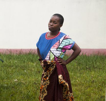 Contra el estigma del aborto 4 Diolinda Macunha se quedó embarazada con 18 años. Quería estudiar y tuvo claro que era pronto para ser madre. No sabía que en su país, Mozambique, era legal abortar ni dónde se hacía. Por eso hoy ayuda a jóvenes en situaciones similares.