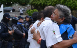 VI Brigada concluye con hallazgo de nuevas fosas clandestinas y la promesa de regresar a Morelos 6 1635213334 578 VI Brigada concluye con hallazgo de nuevas fosas clandestinas y