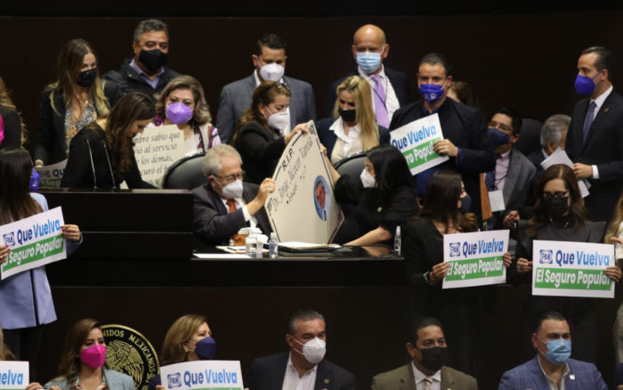 Defiende Alcocer estrategia contra Covid-19 ante diputados; panistas le regalan lápida 1 Defiende Alcocer estrategia contra Covid 19 ante diputados panistas le regalan