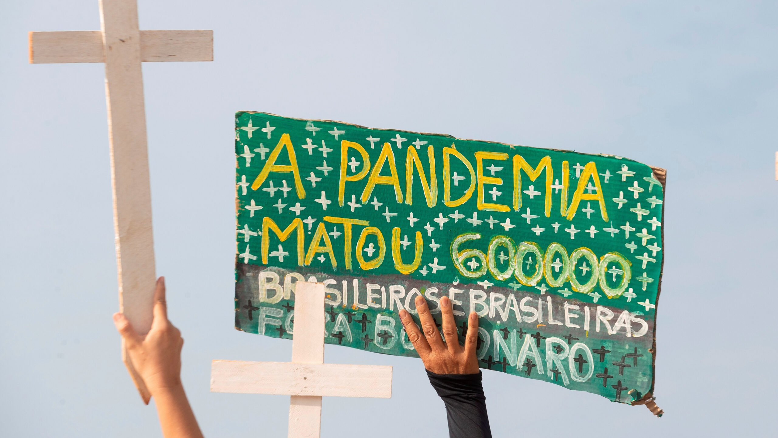 Detrás de EEUU, Brasil se convierte en el segundo país en superar 600,000 muertes por COVID-19 1 Detras de EEUU Brasil se convierte en el segundo pais scaled