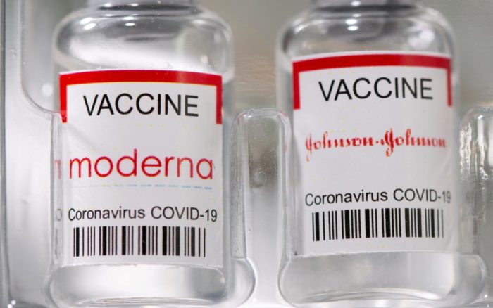 EU coronavirus | FDA autoriza refuerzos de vacunas Moderna y Johnson & Johnson; también aprueba mezclar vacunas 1 EU coronavirus | FDA autoriza refuerzos de vacunas Moderna y Johnson & Johnson; también aprueba mezclar vacunas