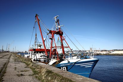 Francia retiene un barco británico en pleno pulso con el Reino Unido por las licencias de pesca tras el Brexit 2 Un pesquero británico permanece inmovilizado este jueves en el puerto francés de Le Havre.
