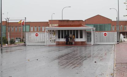 Prisión por narcotráfico para cinco funcionarios de la cárcel de Navalcarnero 2 Entrada al Centro Penitenciario Madrid IV, situado en la localidad de Navalcarnero.