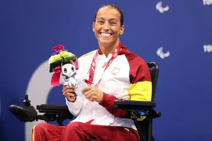 Teresa Perales: “La barrera con la que no puedo es el racismo” 2 Teresa Perales con la medalla de plata en los Juegos Paralímpicos de Tokio.