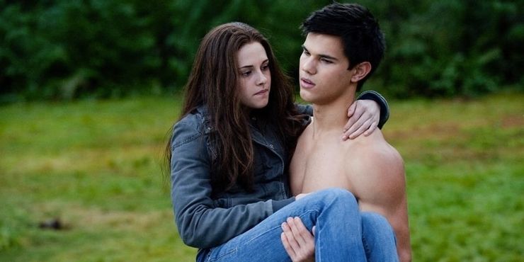 10 cosas que solo los fanáticos de los libros de Crepúsculo saben sobre la rivalidad de Edward con Jacob 5 1635827312 238 Crepusculo 10 veces Bella y Jacob hicieron temblar a los.5