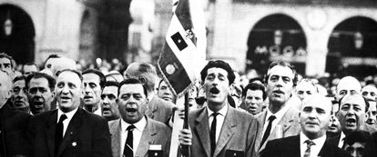 La angustia juvenil española en 10 películas 4 Imagen de la película 'Nueve cartas a Berta', dirigida por Martín Patino y protagonizada por Emilio Gutiérrez Caba, Mary Carrillo, Elsa Baeza y Antonio Casas. Fue una de sus películas más conocidas.
