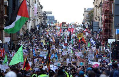 Greta Thunberg: “La COP26 es un fracaso” 3 Miles de activistas y manifestantes asisten a la marcha Fridays for Future de esta mañana en Glasgow, sede de la COP26.