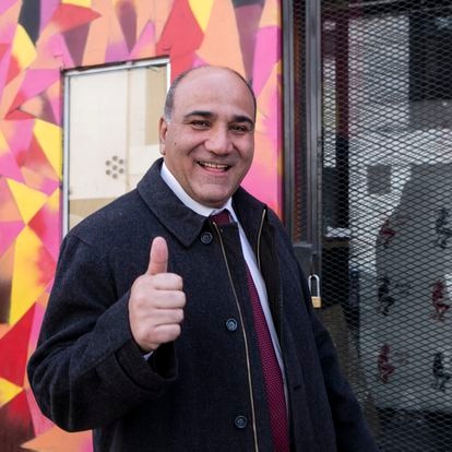 Elecciones en Argentina: quién es quién en el peronismo 5 BUENOS AIRES, ARGENTINA - AUGUST 15: Governor of Tucuman and collaborator of the Frente de Todos party Juan Luis Manzur gives a thumb up as he leaves after a meeting at Alberto Fernandez bunker on August 15, 2019 in Buenos Aires, Argentina. (Photo by Ricardo Ceppi/Getty Images)
