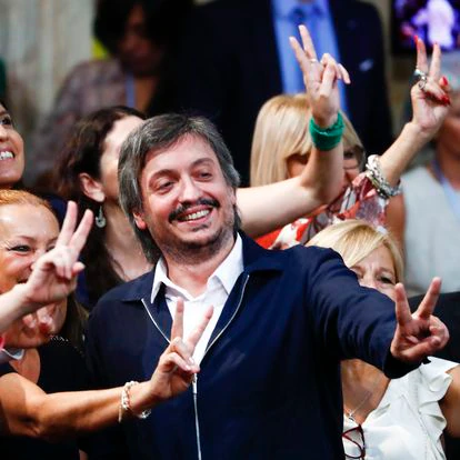 Elecciones en Argentina: quién es quién en el peronismo 9 Congressman Maximo Kirchner, center, son of Vice President Cristina Fernandez, flashes a victory sign alongside other lawmakers at Congress as they wait for the arrival of Argentina's President Alberto Fernandez in Buenos Aires, Argentina, Sunday, March 1, 2020. (AP Photo/Marcos Brindicci)