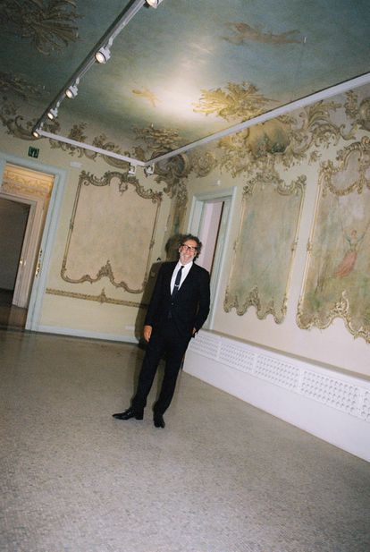 Tatxo Benet, el millonario de izquierdas que atesora una colección de arte prohibido 7 El empresario en una estancia de la casa Garriga-Nogués, joya modernista donde instalará su museo de arte "prohibido".