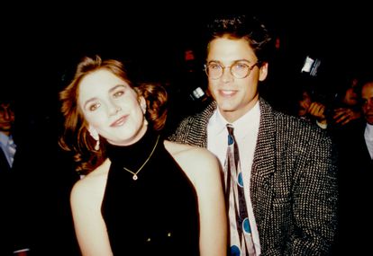 Rob Lowe, el eterno retorno de la estrella que superó el estigma de la belleza y el escándalo 3 Rob Lowe con su entonces pareja Melissa Gilbert, la que fue Laura Ingalls en 'La casa de la pradera', en octubre de 1987 en Los Ángeles.