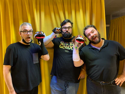 Una parodia sobre los Goya para ganar el Goya 3 Desde la izquierda, Pablo Vara, David Galán Galindo y Esaú Dharma, en el rodaje de 'Gora Automatikoa'.