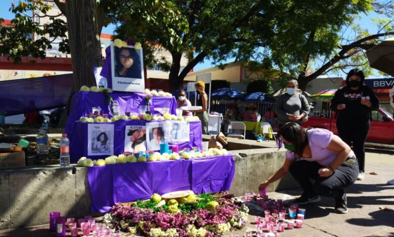 'Altar de luz' para nombrar a víctimas de feminicidio en Oaxaca 1 'Altar de luz' para nombrar a víctimas de feminicidio en Oaxaca