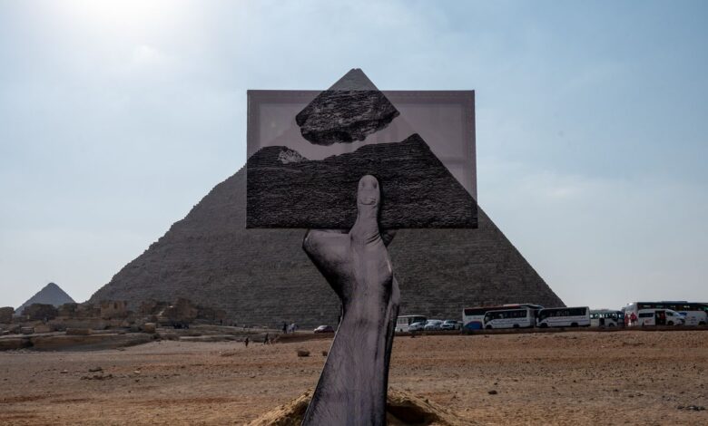 Arte contemporaneo frente a las piramides de Guiza Asi cambian