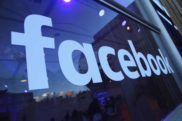 La nueva pestaña 'Feed' de Facebook muestra cronológicamente las publicaciones de tus amigos y grupos 1 Facebook ofrece a los creadores enlaces de suscripción personalizados para evitar las tarifas de Apple